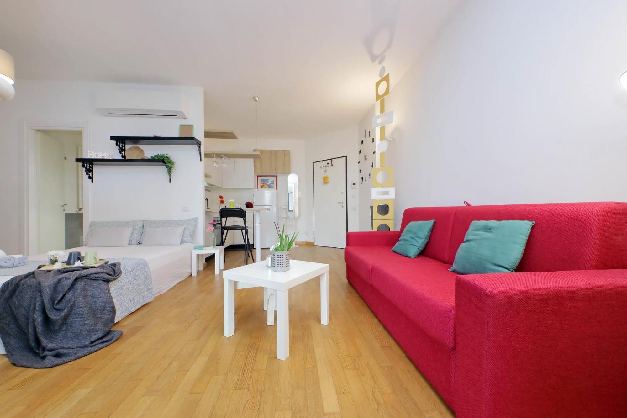 Julie's Flat Rom