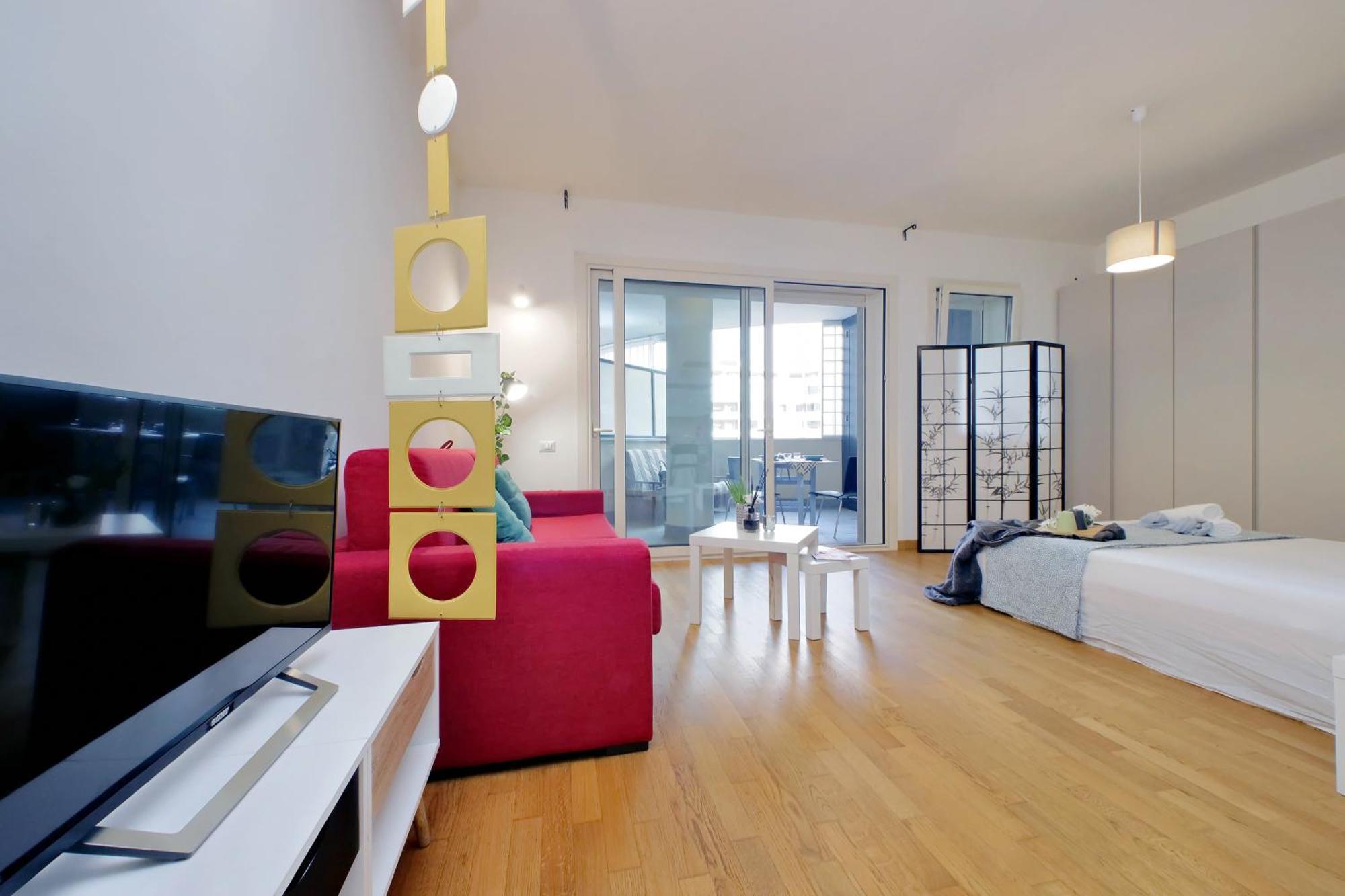 Julie's Flat * Rom